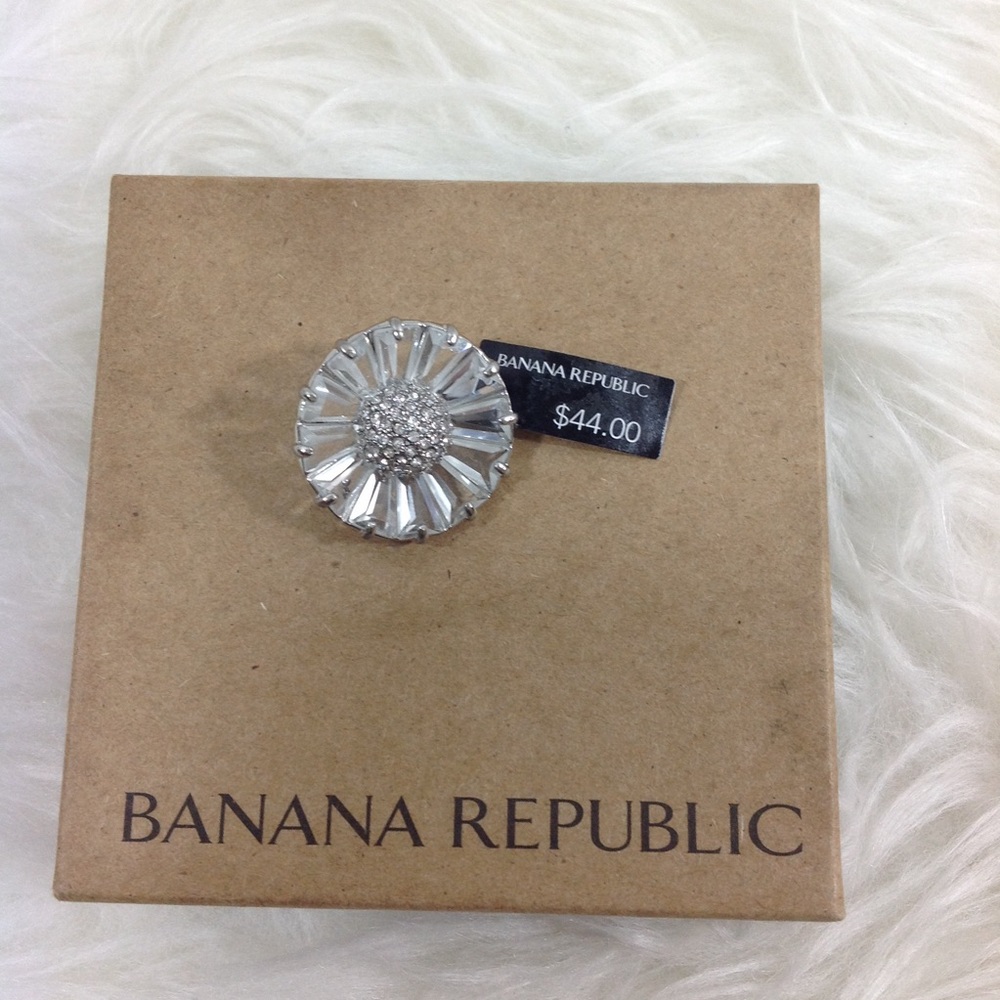 Banana Republic Daisy broch